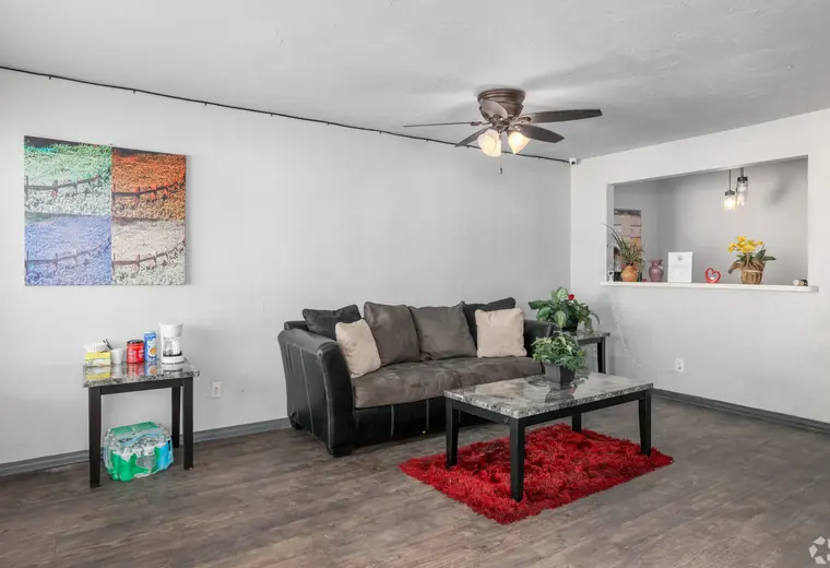 Leasing lounge
